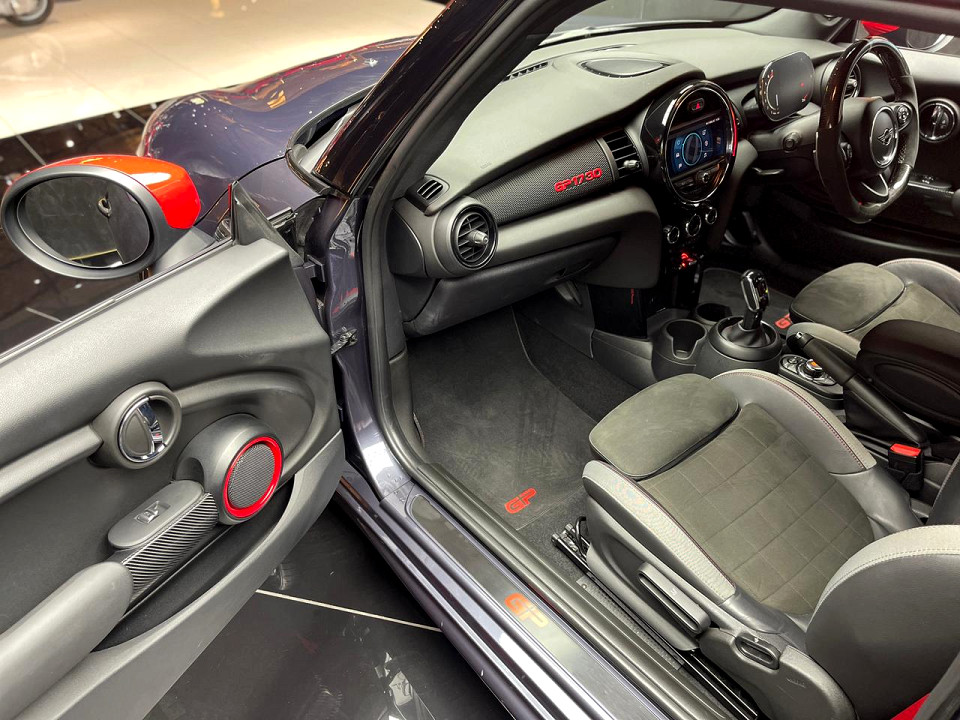Photo 14 of 17