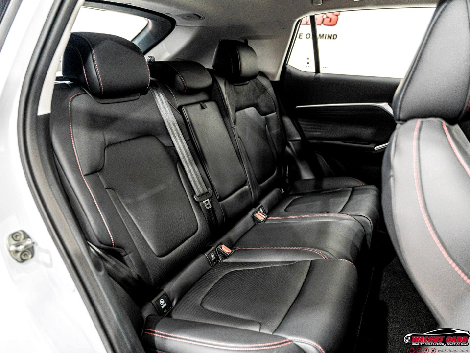 Photo 16 of 30