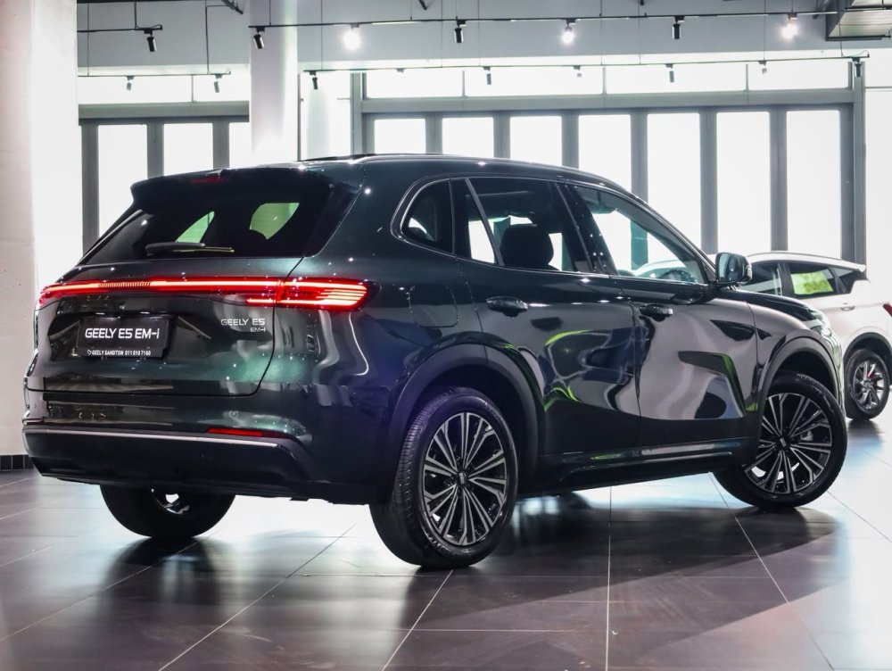 Photo 21 of 28
