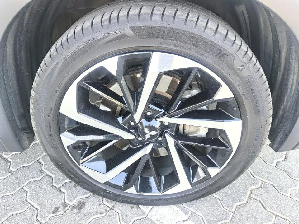 Photo 10 of 26