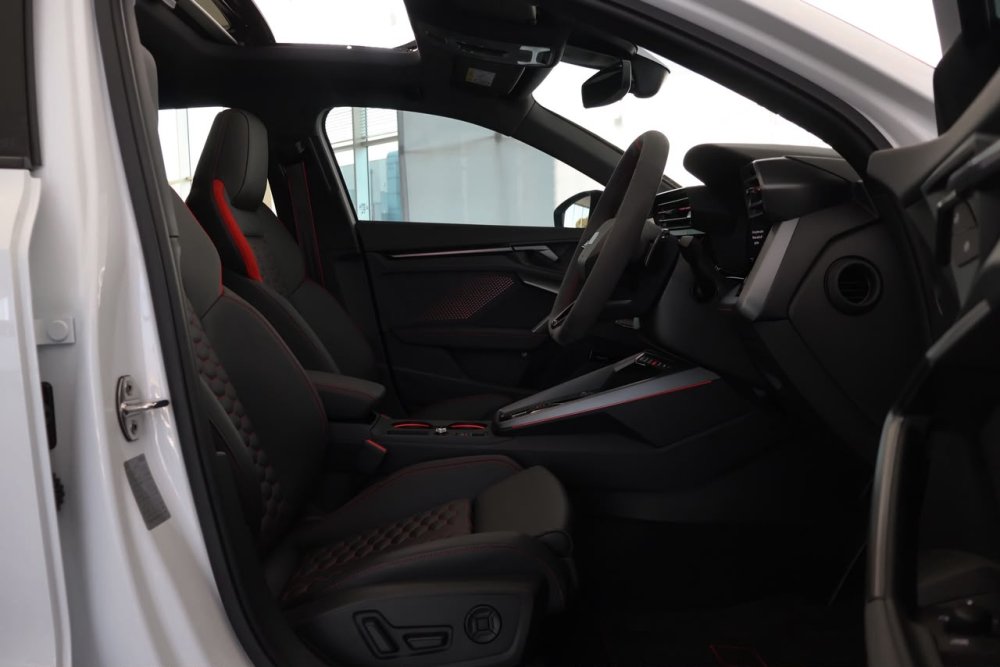 Photo 16 of 31