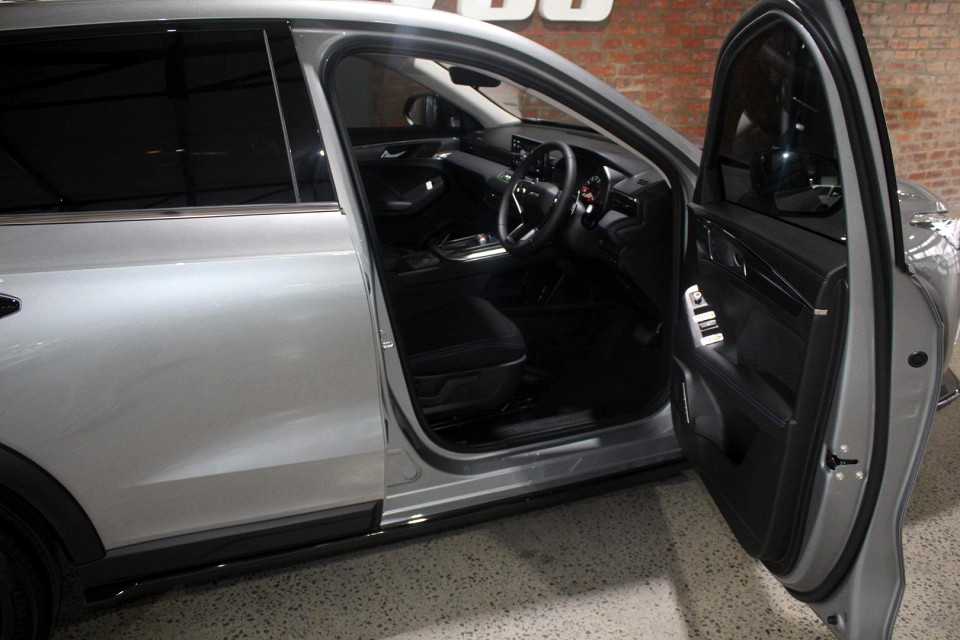 Photo 9 of 16