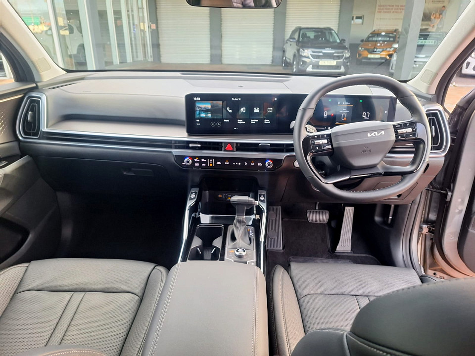 Photo 16 of 23