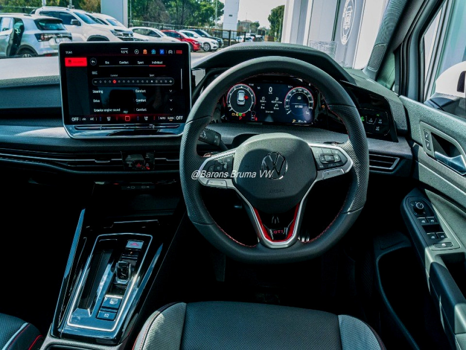 Photo 11 of 24