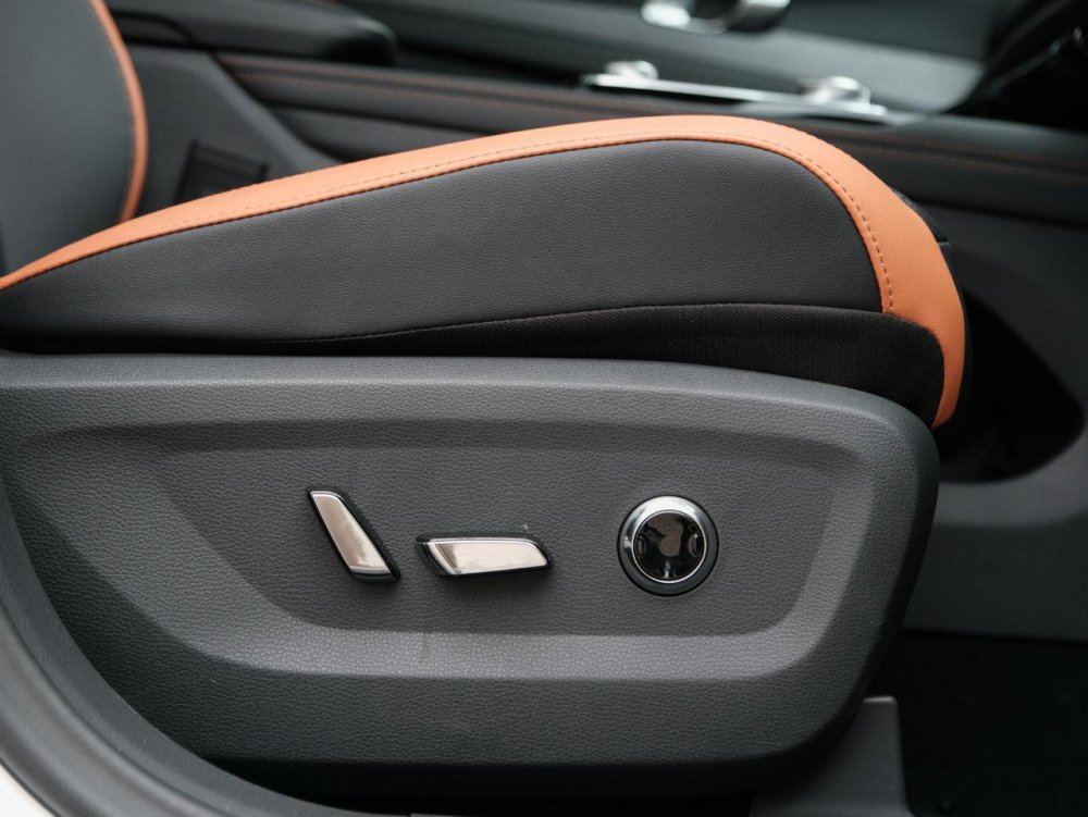 Photo 12 of 28