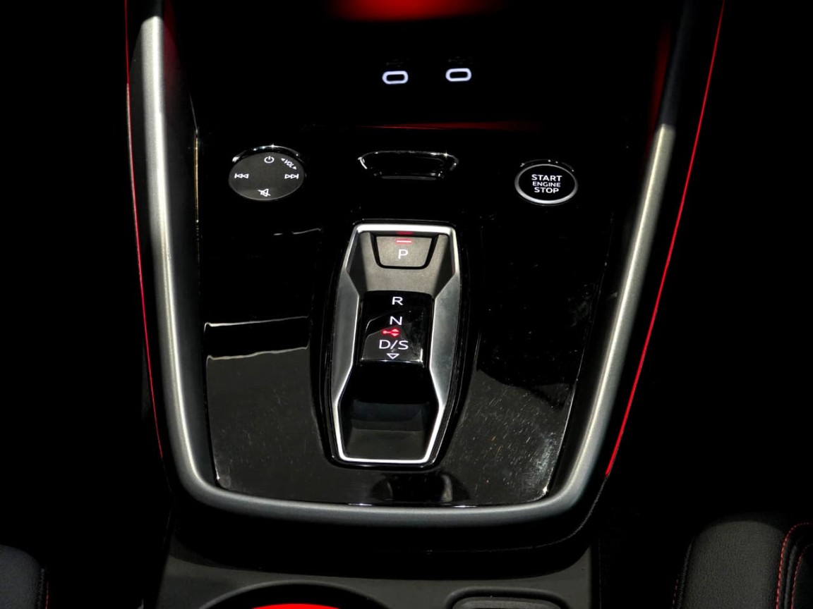 Photo 17 of 32