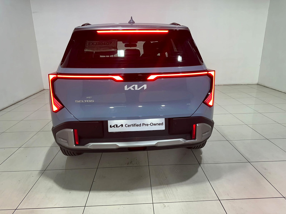 Photo 11 of 32
