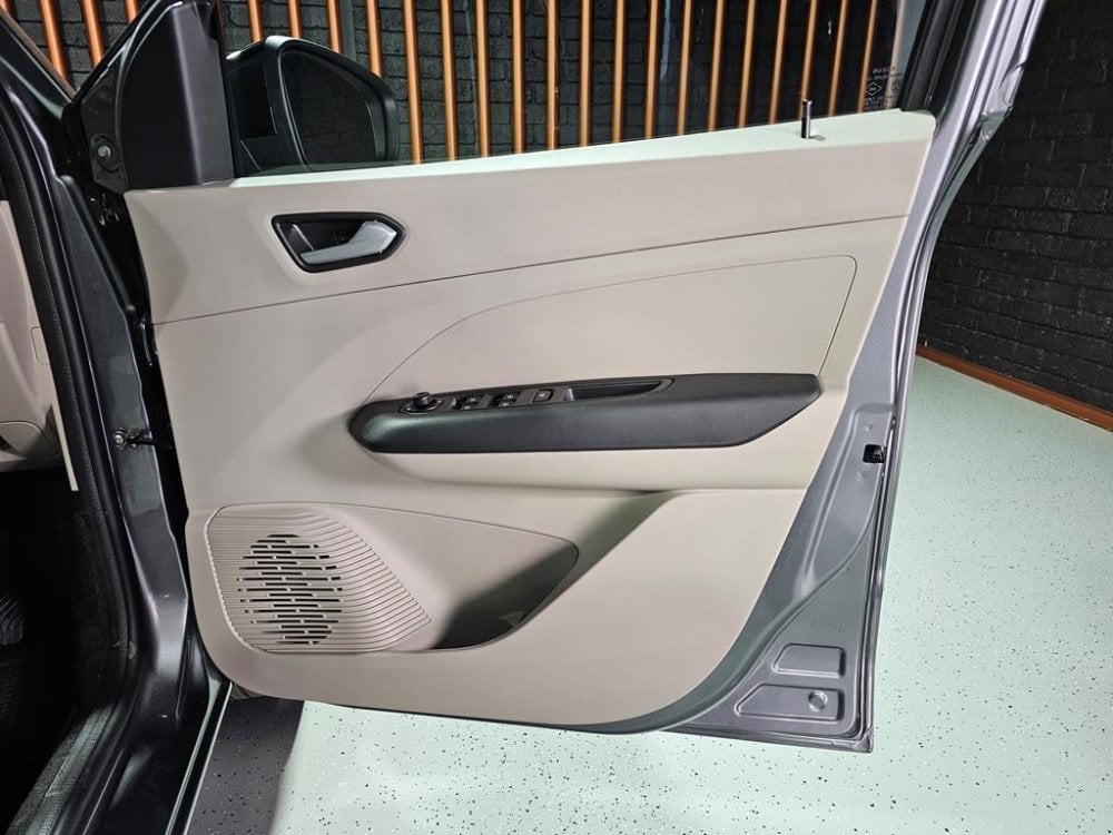 Photo 7 of 28