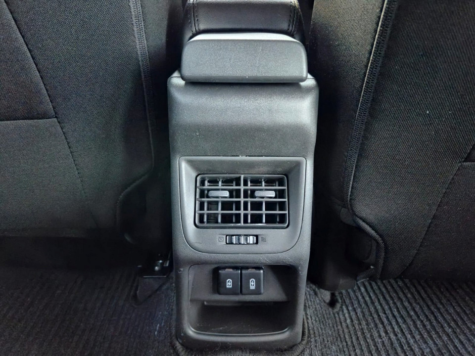 Photo 18 of 25