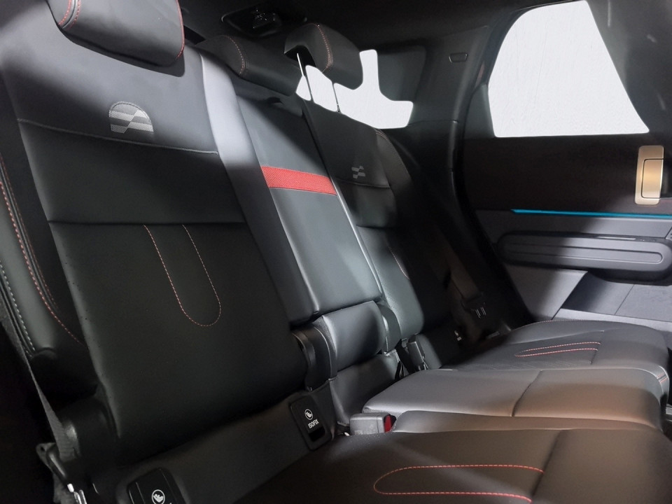 Photo 26 of 28