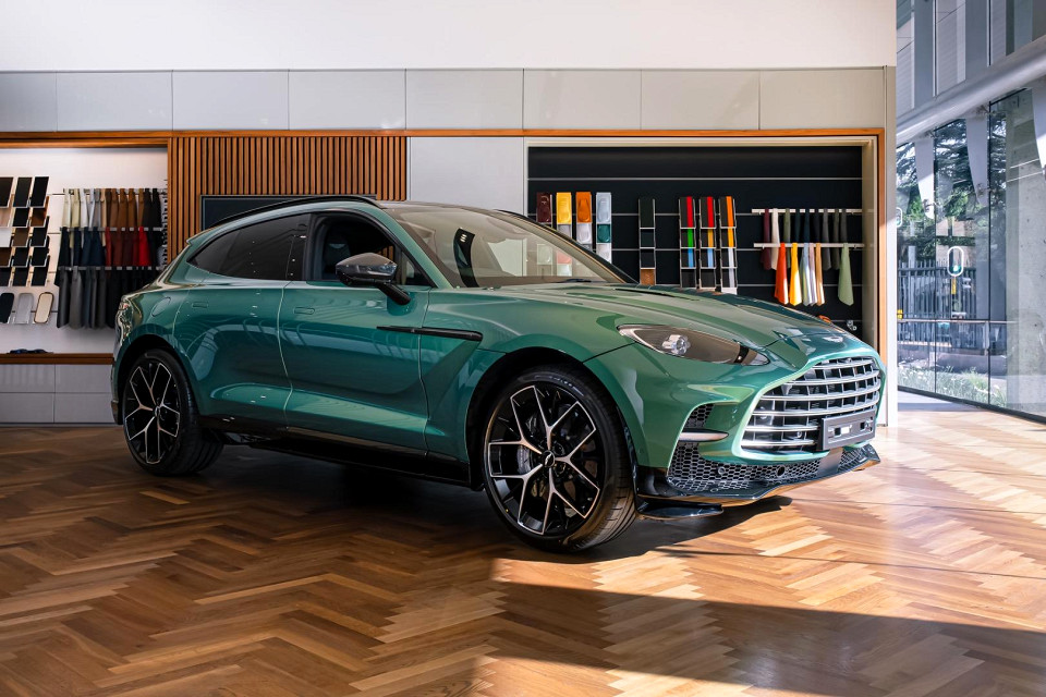 ASTON MARTIN V8 707