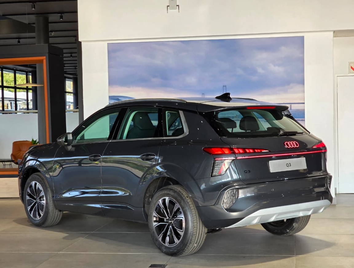 Photo 13 of 33