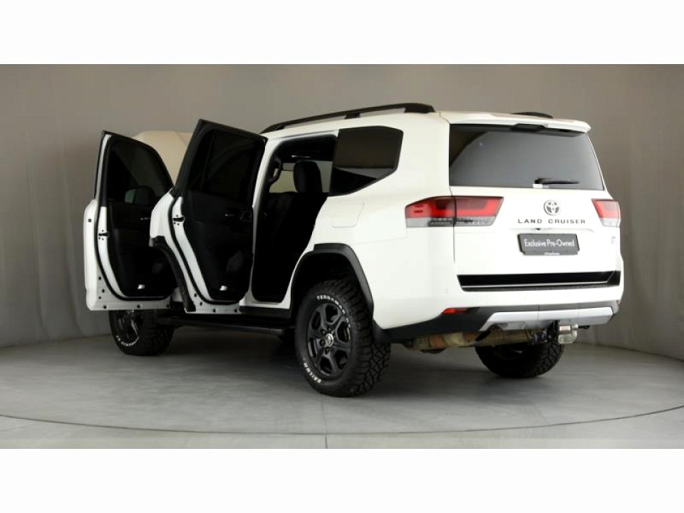 Photo 18 of 30