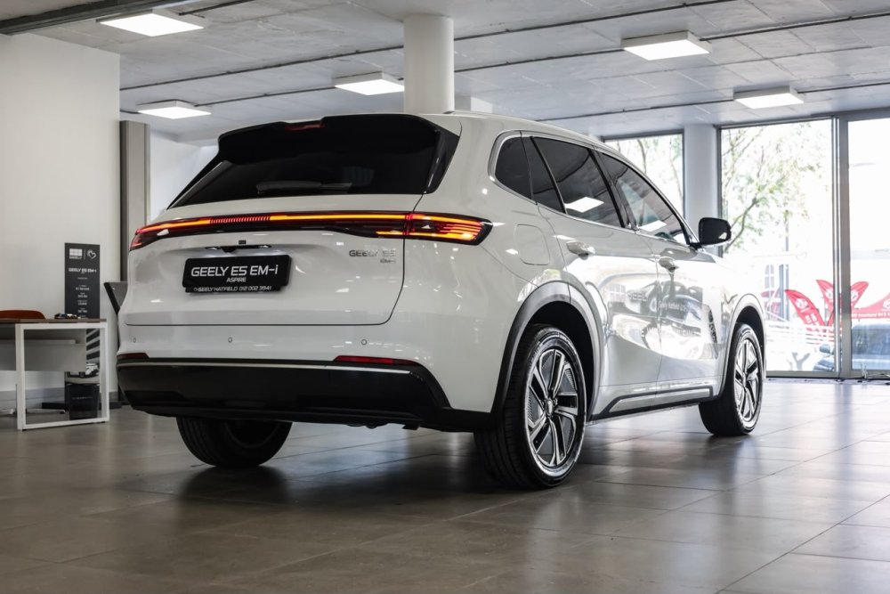 Photo 5 of 19