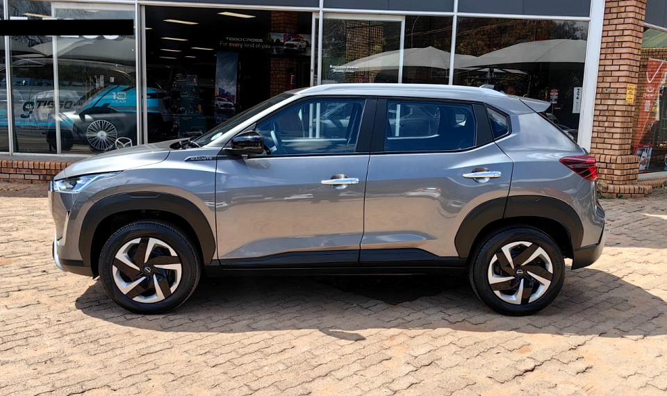Photo 2 of 8