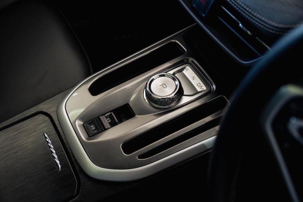 Photo 14 of 24