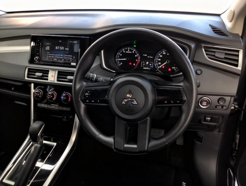 Photo 11 of 27