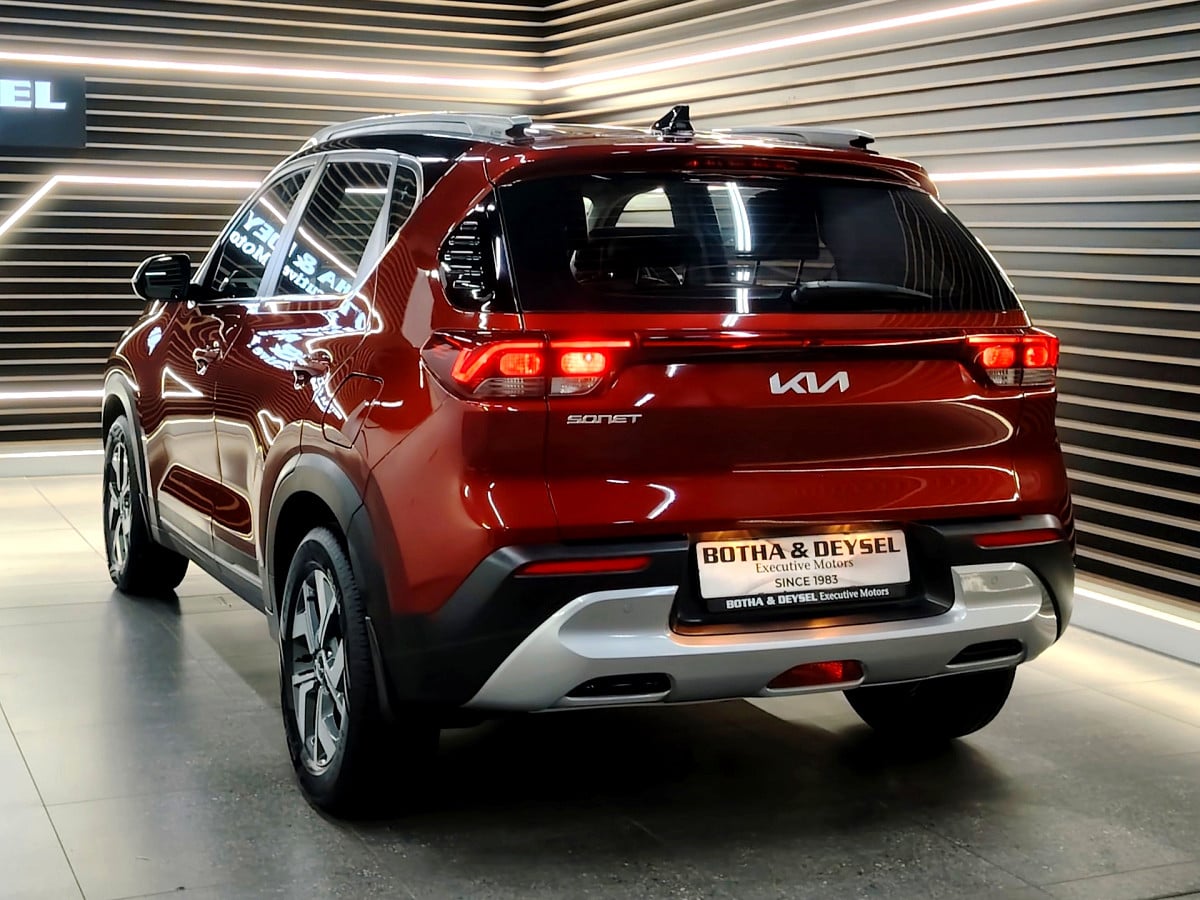 Photo 3 of 32